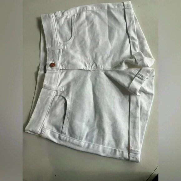 White shorts size 6 very white - Picture 2 of 4